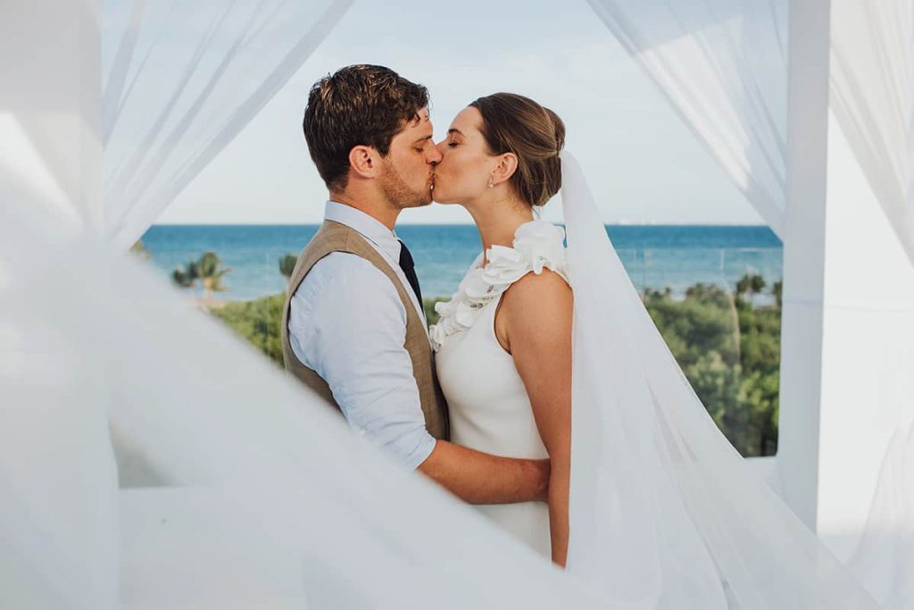 Mexico wedding ceremony by the ocean