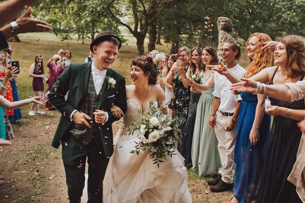 confetti photos, confetti, wedding day confetti