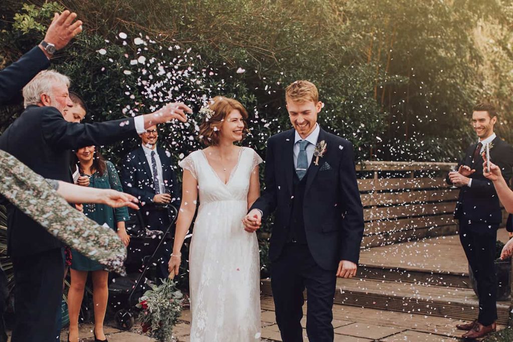 confetti photos, confetti, wedding day confetti