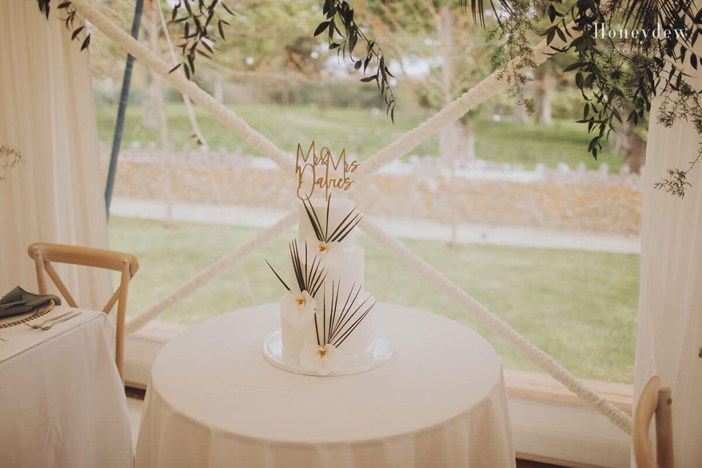 tropical green and white theme wedding cake